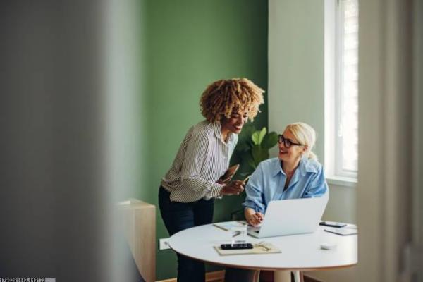 龙舟赛：一项传统文化下的体育竞赛(图1)